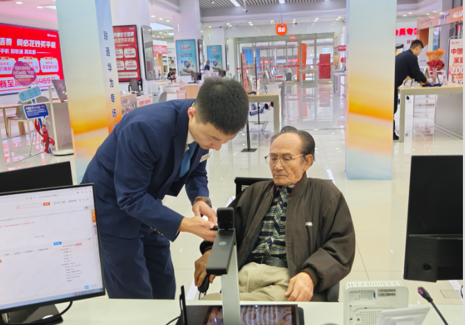 暖心助老传递温情联通适老化服务彰显国企担当(图2)