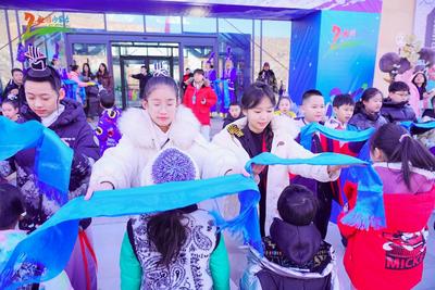 點(diǎn)贊組合在歌游內(nèi)蒙古冰雪研學(xué)行活動上演繹《龍顏》歡迎上?！靶⊥炼埂? title=