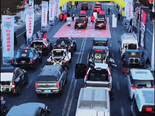 歌游内蒙古 欢乐冰雪季 | 3千多辆车+1万多人！内蒙古这里集体“穿越”了……