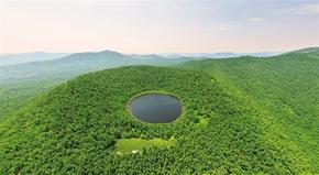 月亮天池成為生態(tài)旅游打卡地