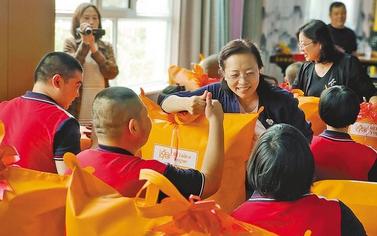 爱心妈妈守护困境儿童健康成长