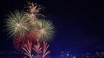 盛夏夜空·璀璨綻放 ！通遼市第三屆西遼河文化節(jié)開幕式煙花秀點(diǎn)亮夜空