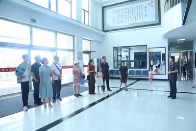 磴口縣法院開展“紅色基因傳薪火 家風(fēng)共守?fù)P清風(fēng)”主題黨日活動(dòng)