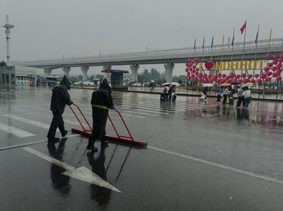 聞“汛”而動(dòng) 呼和浩特機(jī)場(chǎng)積極開展強(qiáng)降雨保障工作