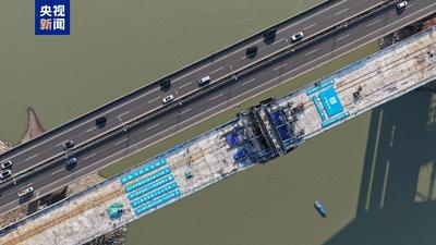 G75渝武高速公路馬鞍石嘉陵江復(fù)線橋合龍