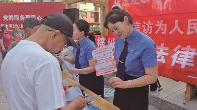 “普法小攤”進社區(qū)