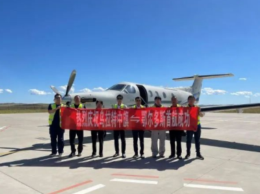烏拉特中旗=鄂爾多斯航線首航成功