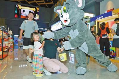暑期觀影火出圈 影院成熱門“打卡地”