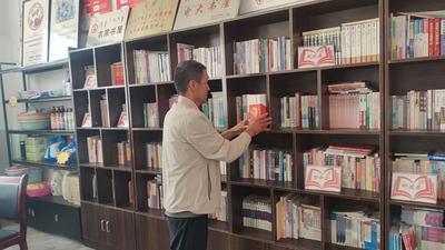 书香飘草原 文化润民心——明安镇开展草原书屋书籍发放活动
