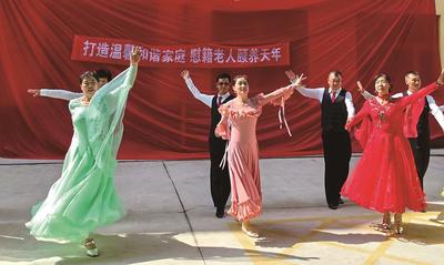 志愿服務(wù)暖夕陽 文藝演出傳真情