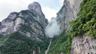 湖南張家界：天門吐霧 峰林疊翠