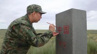二连浩特市四大班子领导参加庆“八一”军事日活动