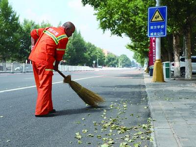 集寧區(qū)：夏日炎炎，是他們的堅(jiān)守，讓生活更美好