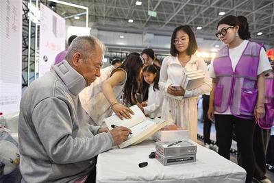 著名作家梁曉聲攜《人世間》與讀者共話文學(xué)與人生