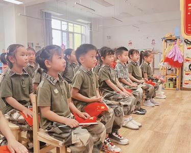 萌娃觀閱兵