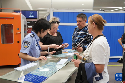 首批俄羅斯免簽旅客入境