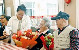 白首慶金婚