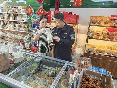 烏拉特后旗公安局聯(lián)合市場監(jiān)管局開展“雙節(jié)”前食品安全檢查