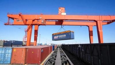 今年二连铁路口岸出入境中欧班列箱量突破30万标准箱