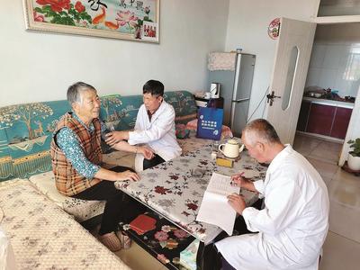 草原深處的馬背醫(yī)務室