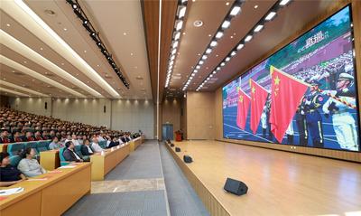 内蒙古各地各部门组织收看阅兵盛况