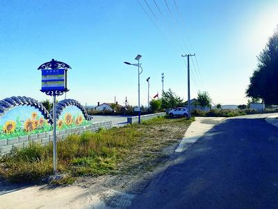集寧區(qū)白海子鎮(zhèn)：20路支線公交打通大河灣村“幸福通道”