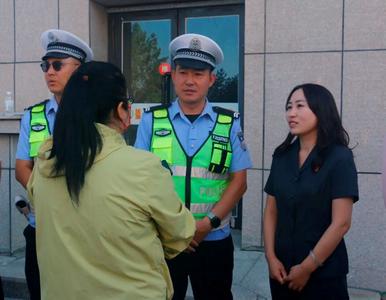 【1226 || 法治宣傳】法護(hù)出行 庭警共宣——新國(guó)標(biāo)實(shí)施，烏拉特前旗法院與您共護(hù)道路安全新秩序