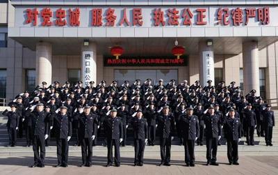 凝聚警心鍛造忠誠鐵軍——磴口縣公安局舉行升國旗儀式