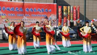 唱歌跳舞做月餅 ——社區(qū)居民歡聚過“雙節(jié)”