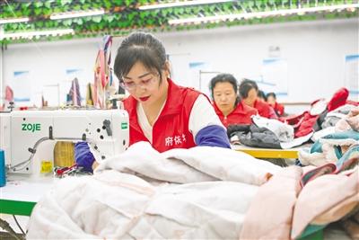 “社區(qū)工廠”幫助居民家門(mén)口就業(yè)