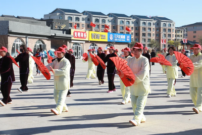 呼和浩特清水河县举办“九九重阳”健康步行活动 百余名老人以矫健步伐欢度重阳佳节