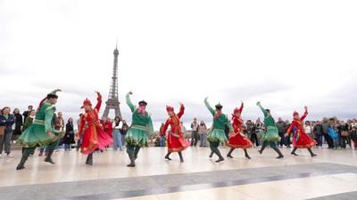 阿拉善向世界發(fā)出邀約！“巴丹吉林沙漠—沙山湖泊群”宣推活動(dòng)亮相法國(guó)巴黎