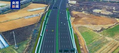 我國西北地區(qū)首條十車道高速改擴(kuò)建工程開工