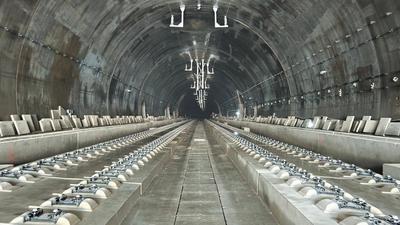 西康高鐵正式啟動(dòng)全線鋪軌