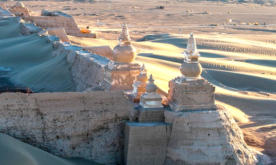 千年黑城 盡顯滄桑