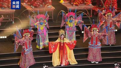 第13屆中國(guó)國(guó)際民間藝術(shù)節(jié)開幕 演出精彩亮點(diǎn)多→