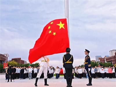 北疆儿女爱祖国 | 做“中国红”的青春守护人
