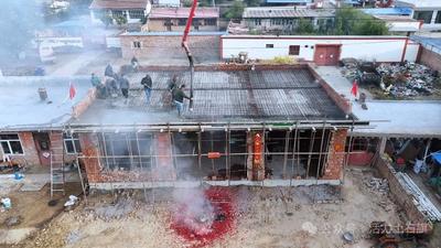 土右旗干群同心重建家園