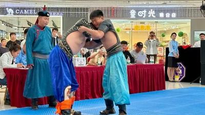 百城百戰(zhàn)全國青少年搏克精英賽滿洲里站比賽舉行