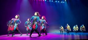 “北疆文化神州行”烏蘭牧騎全國巡演60周年紀念演出 | 四千里傳情，六十載逐光！鄂爾多斯烏蘭牧騎讓北疆文化暖遍神州