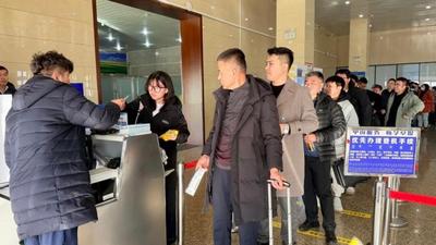 阿拉善機(jī)場(chǎng)旅客吞吐量破10萬(wàn)