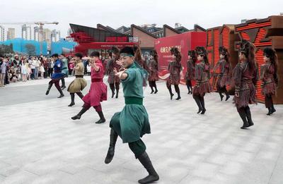 “北疆文化神州行”烏蘭牧騎全國巡演60周年紀(jì)念演出 | 60載再出發(fā) 烏蘭察布烏蘭牧騎在守正創(chuàng)新中永葆青春