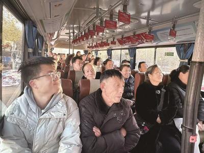 公交车变身理论宣讲“移动课堂”