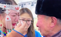 蒙古族姑娘岀嫁 76岁姥爷哭成泪人