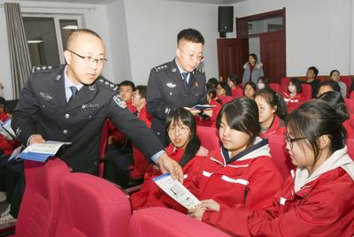 青春不設(shè)防 反詐記心上 烏蘭察布市開展青少年反詐宣講活動(dòng)