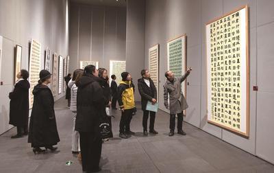 赤峰美術館 研修班結業(yè)展亮相