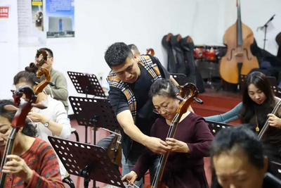 突泉縣烏蘭牧騎“石榴籽馬頭琴公益課堂”開課了