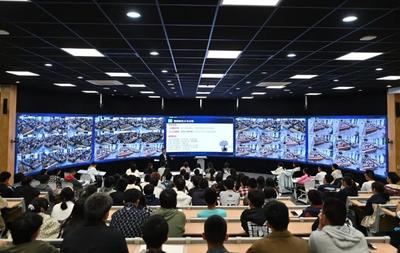 1節(jié)課25元，大學(xué)課堂不該淪為“替課經(jīng)濟(jì)”的交易場