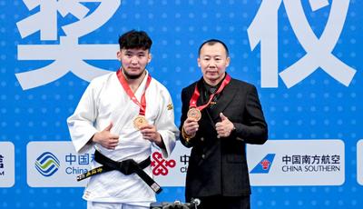 青達(dá)嘎為內(nèi)蒙古代表團(tuán)奪得開幕后首金