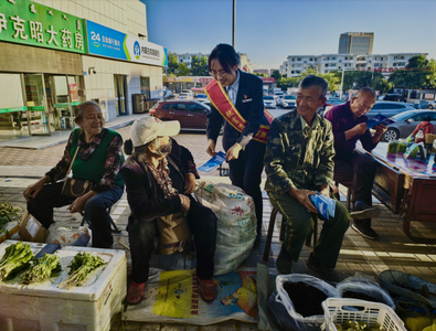建行准格尔乌兰支行：菜市场里送“金融干货”